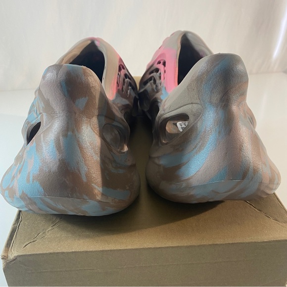 Yeezy Foam RNR MX Sand Size 9 NEW In Box - Picture 4 of 9